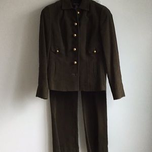 THIS IS AN AMAZING SUIT!